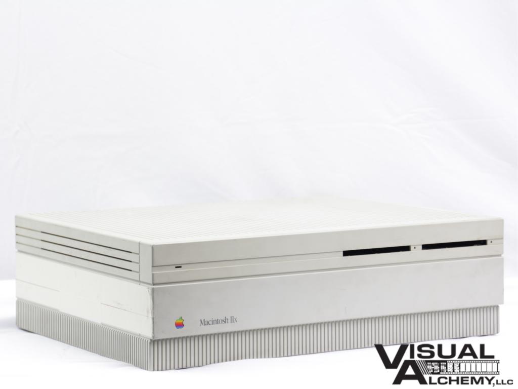 1988 Macintosh IIX 5M840 138