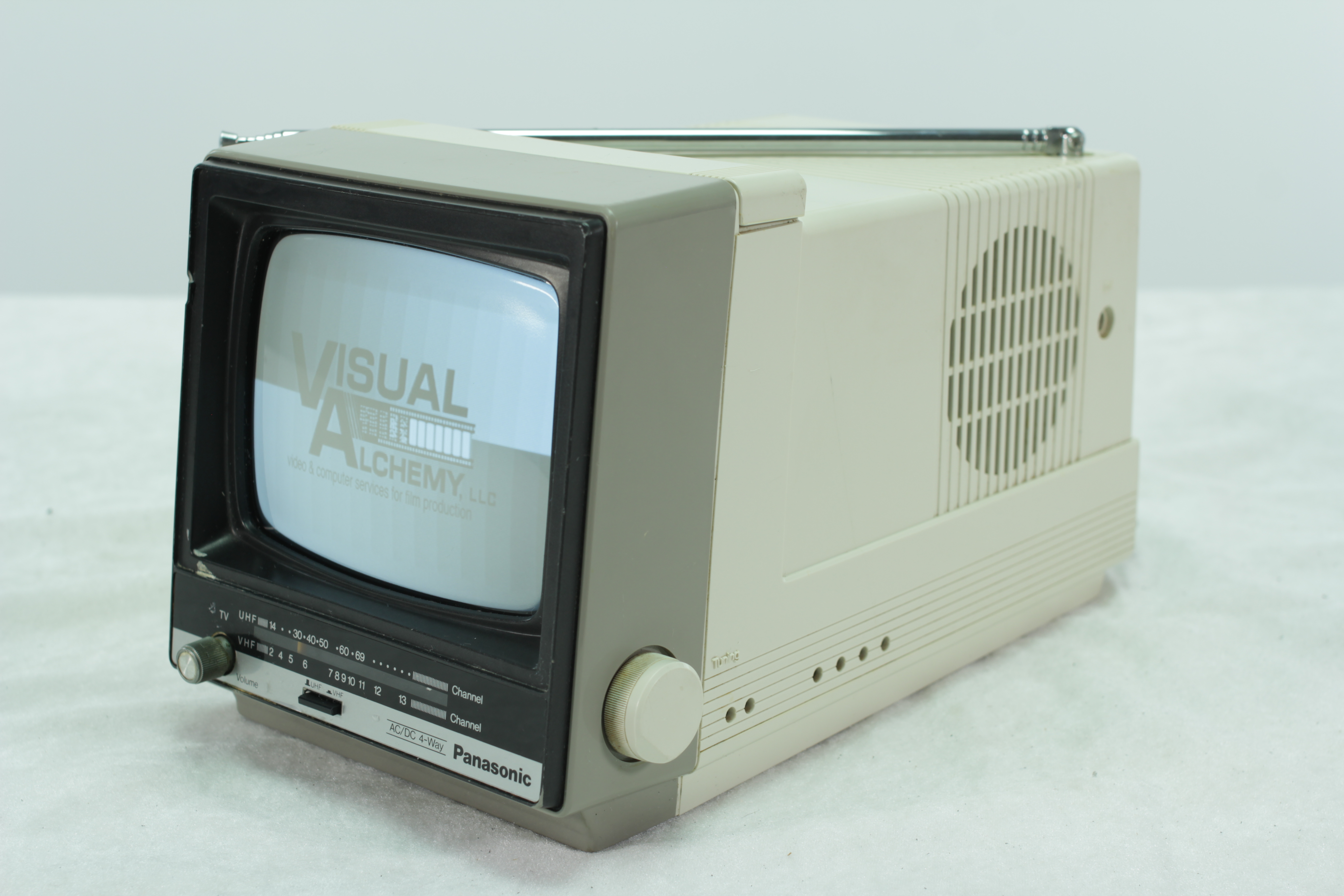 1985 5" Panasonic TRG-511T Portable TV 112